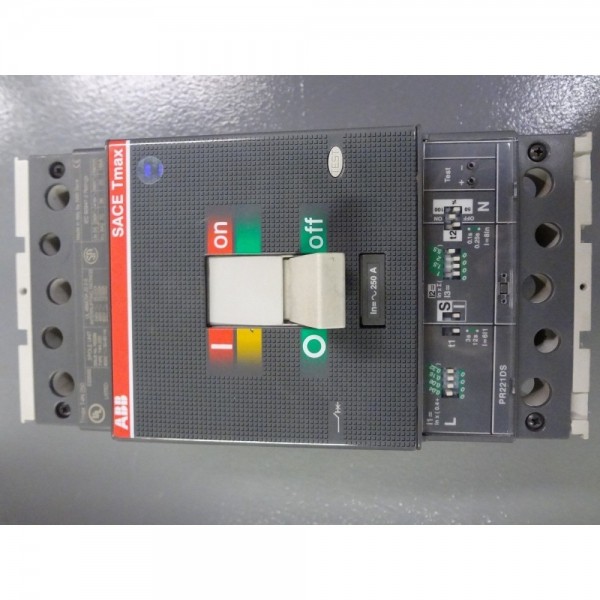 ABB T4N250CW circuit breaker 250A 3 Pole 600VAC Tmax T4N