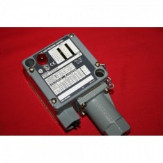 NEW Allen Bradley Pressure Control Switch 836T-T300JX9 40-550PSI Operating Range