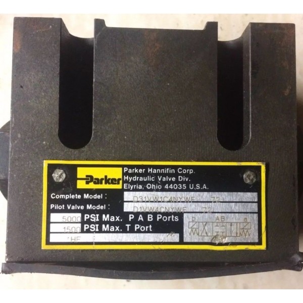 Lot of 2 PARKER D1VW4CNYWF 72 VALVE MODEL D31VW1C4NYWE 72