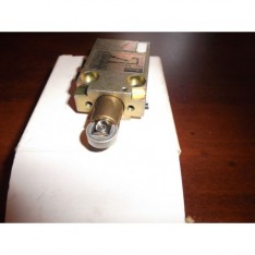 Lot of 5 Parker Directional Valve PXC-M601A102