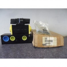 HHB4087501 3/4 Solenoid Valve W/ Light NIB"