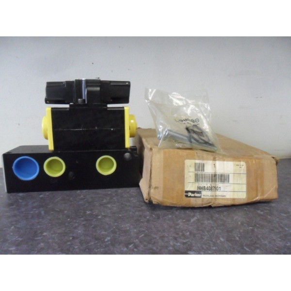 HHB4087501 3/4 Solenoid Valve W/ Light NIB"