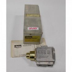 PNEUMATIC DIVISION 3/8 150PSIG VALVE C1025 NIB"