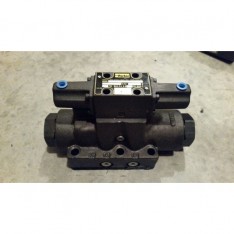 Hydraulic 4 Way Directional Control Valve - Air Operated, D61VA