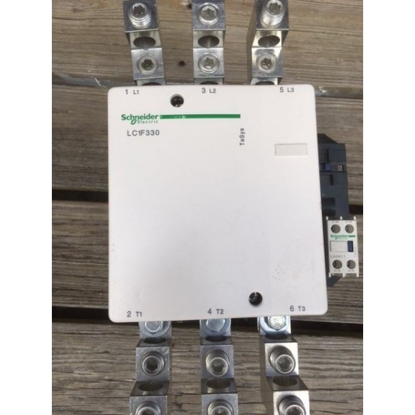 Contactor. 220V Coil. 600V 400 Amp.
