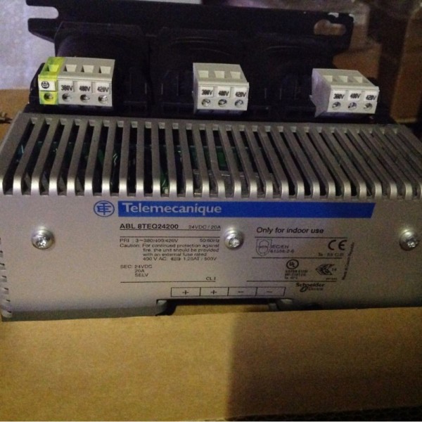 POWER SOURCE 3-PHASE 400/24V20A