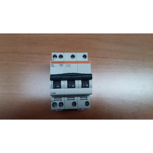 SCHNEIDER MERLIN GERIN 17589 SWITCH AUTOMATIC C40N 3P+N 6A CURVE C