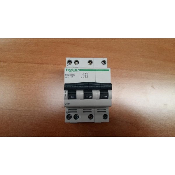 SCHNEIDER MERLIN GERIN 17590 SWITCH AUTOMATIC C40N 3P+N 10A CURVE C