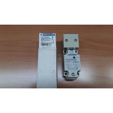 SCHNEIDER XS8C40MP230 inductive sensor 40x40x117 plastic Sn20mm 24 240VAC/DC
