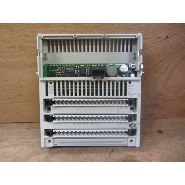 Schneider Electric 170ADO32000 I/O Base 24VDC-32PT Out NOS CSQ