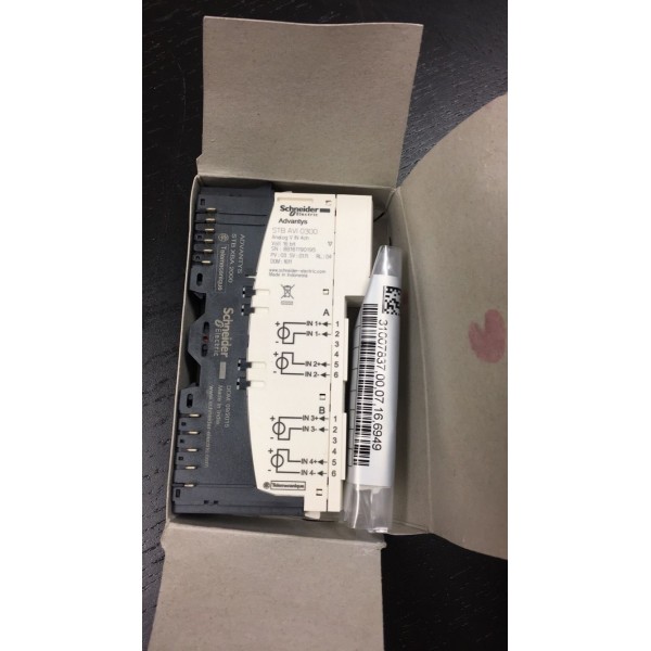 Schneider Modicon STBAVI0300K standard analog input kit STB 15 bits, new!