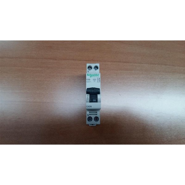 MERLIN GERIN 17576 SWITCH AUTOMATIC C40N 1P+N 32A CURVE C