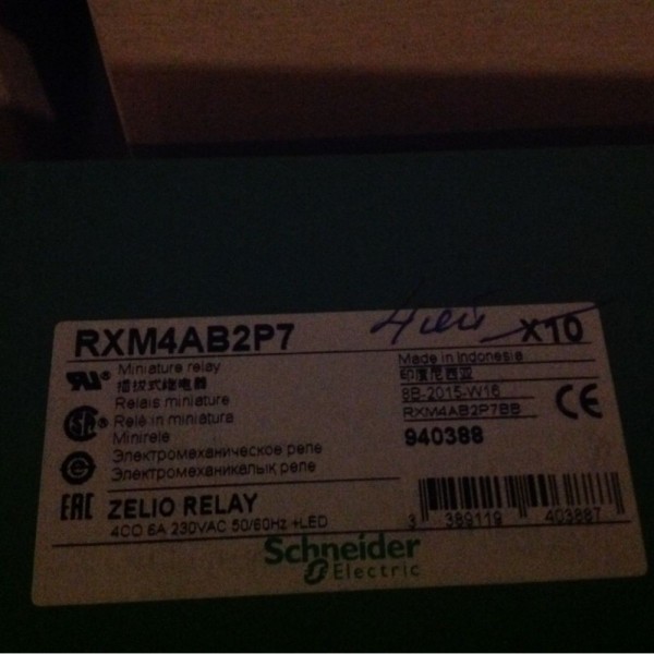 RXM4AB2P7 Schneider Relay 230VAC NEW 14 PCS