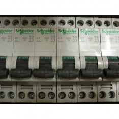 7 Schneider Electric Circuit breaker 21552 'Merlin Gerin' / C1 DPN N 230V