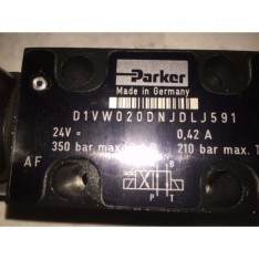 HYDRAULIC DIRECTIONAL CONTROL VALVE