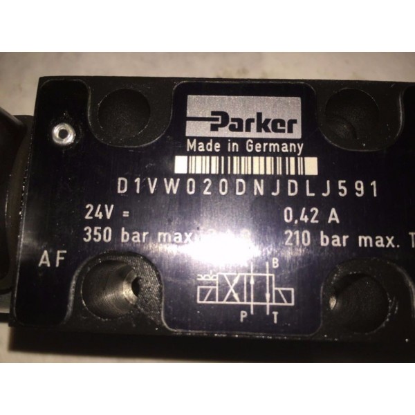 HYDRAULIC DIRECTIONAL CONTROL VALVE