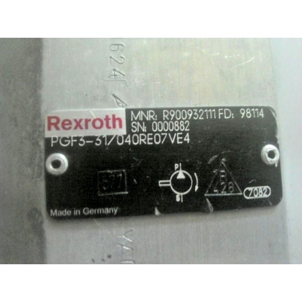 NEW REXROTH PGF3-31/040RE07VE4 HYDRAULIC PUMP R900932111 PGF331040RE07VE4