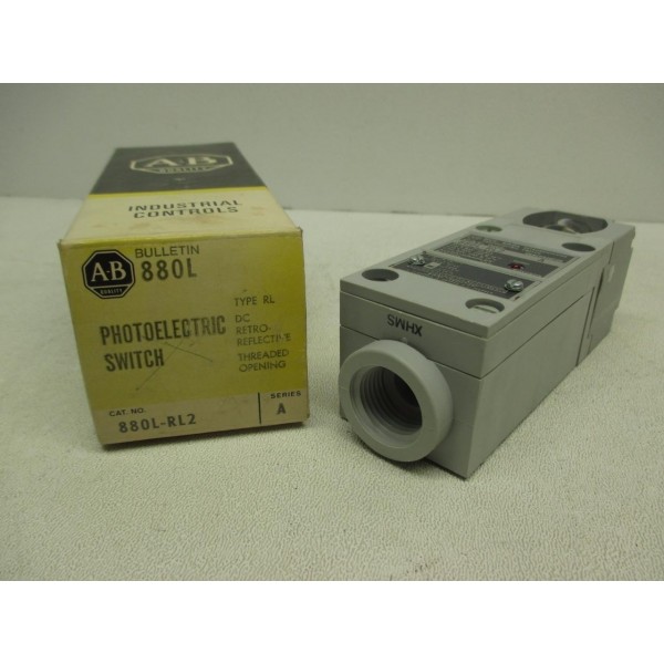 880L-RL2 DC Retro-Reflective Photoelectric Switch
